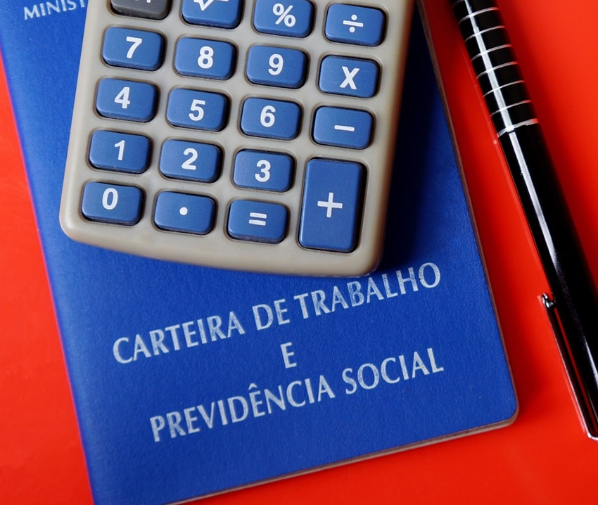 Tempo de Contribuição “Esquecido”? Saiba Como Averbar Períodos e Acelerar Sua Aposentadoria!